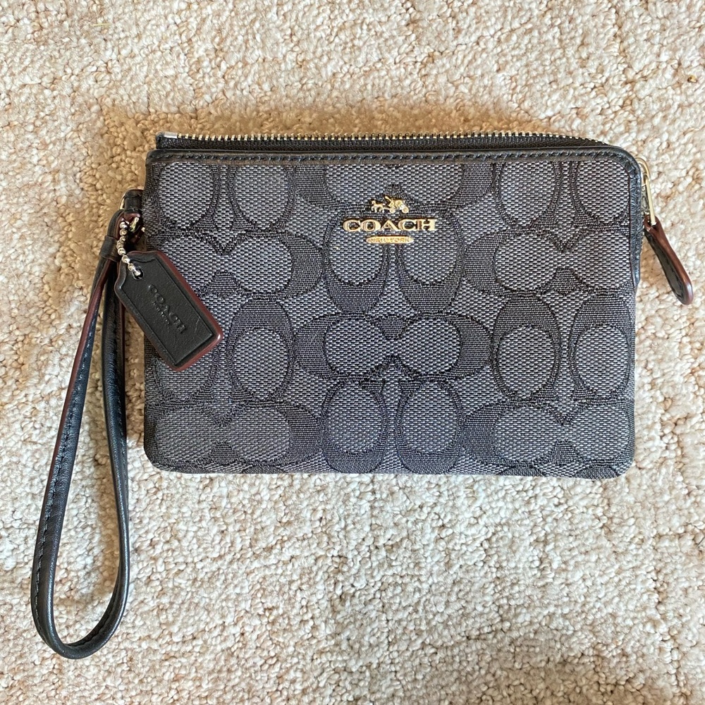 NWOT Signature Coach Wristlet